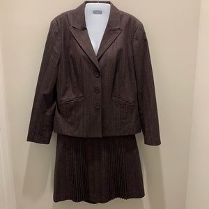 Worthington Works stretch suit size 14
